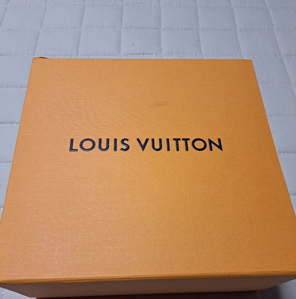 Louis Vuitton Boxes. Set Of 2 - Picture 2 of 8